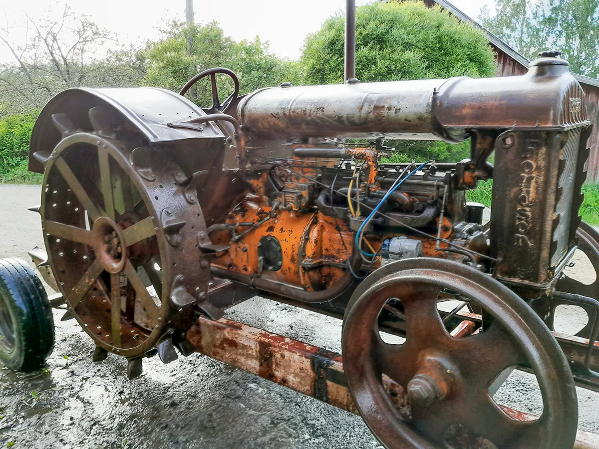 vanha traktori Fordson