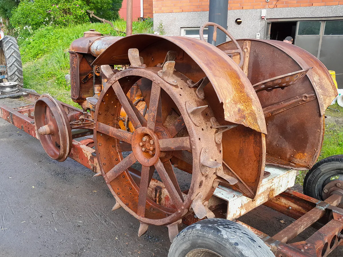 vanha traktori Fordson