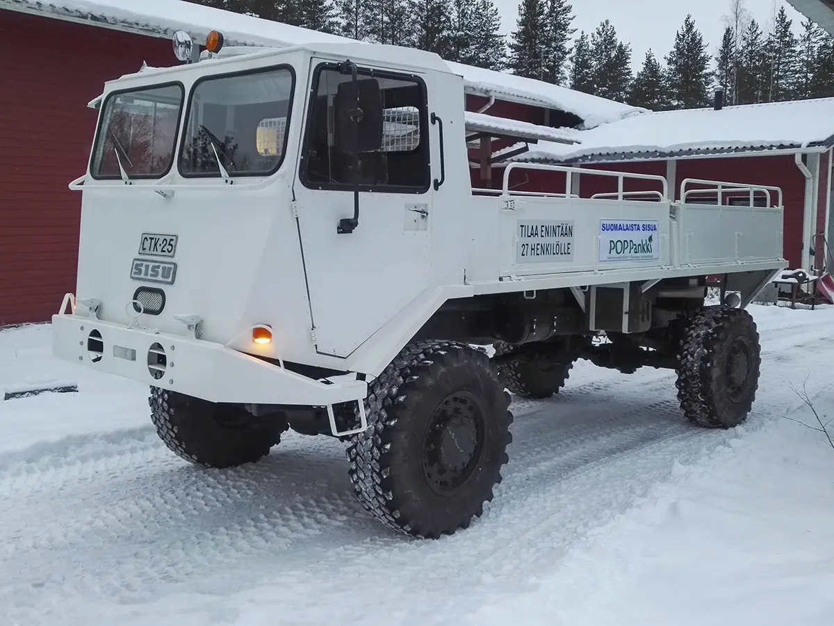 vanha lava-auto Sisu