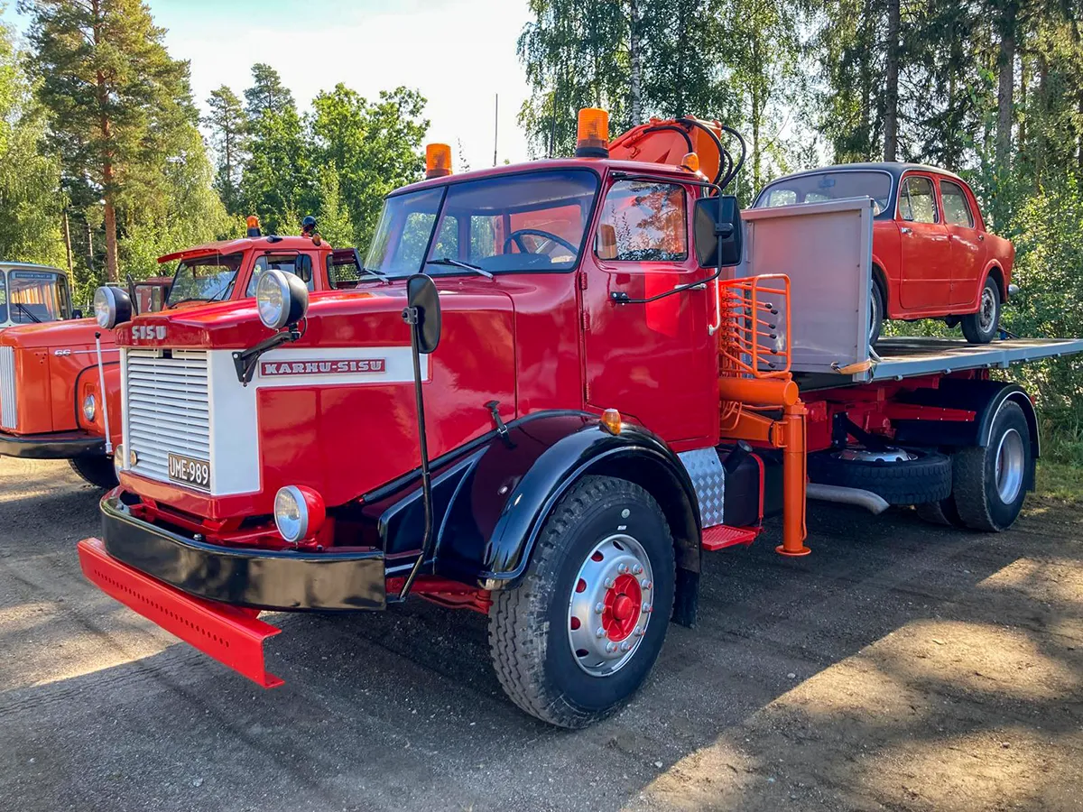 vanha lava-auto Karhu-Sisu
